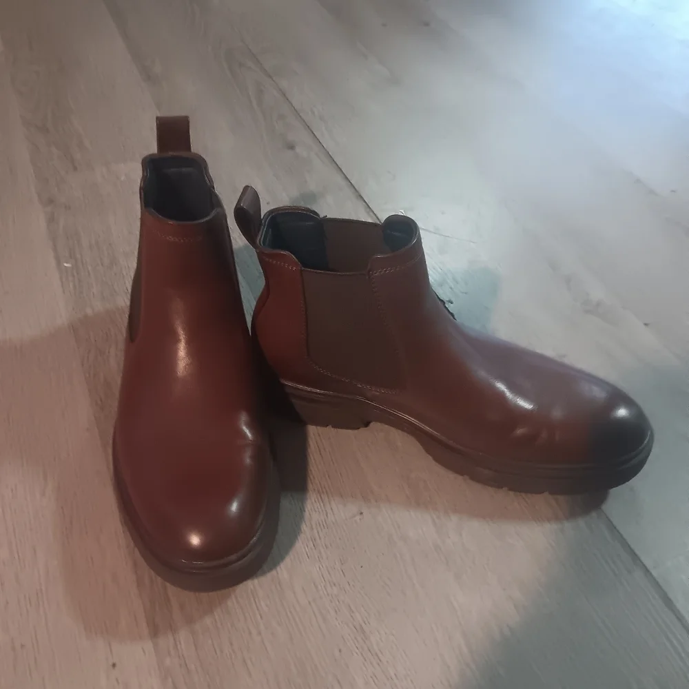 Men's Brown Chelsea Boots - Classic Pull-On Style